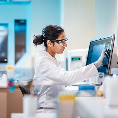 Health Sciences student in lab